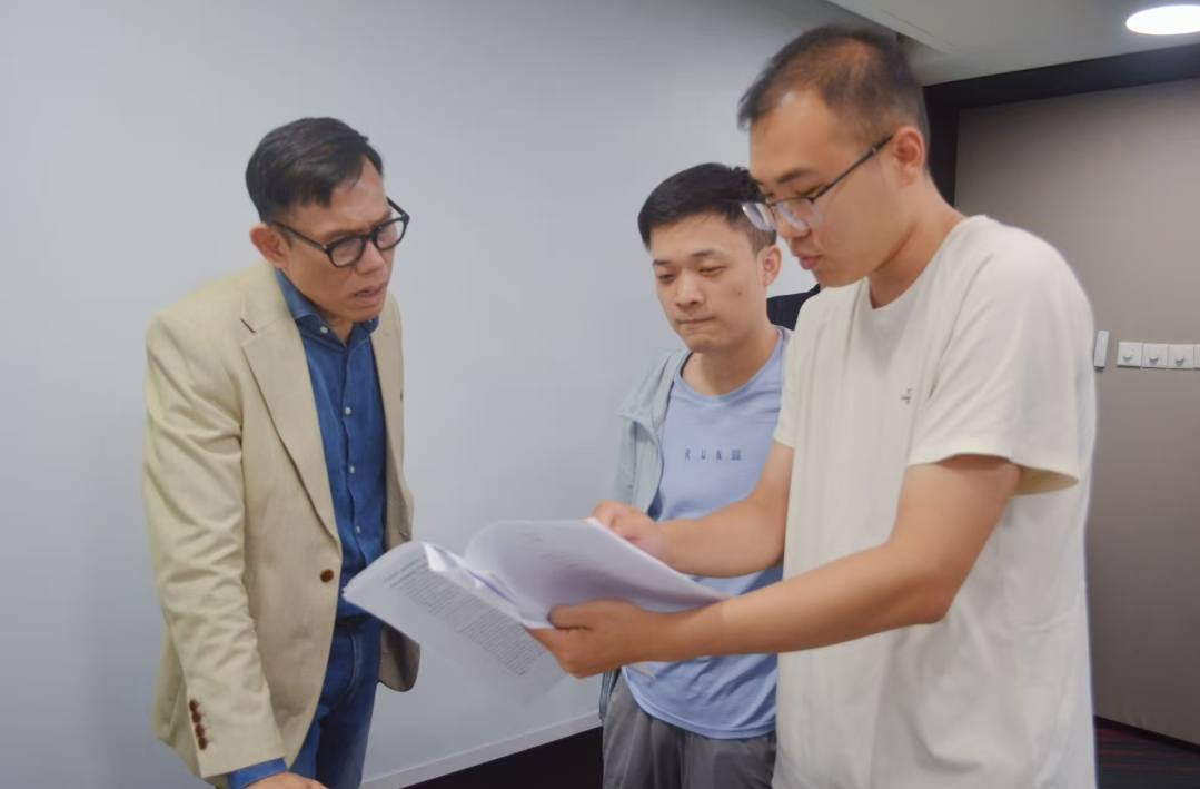 Dr. Alan Go — advising students